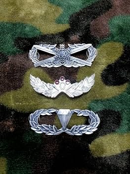 陸上自衛隊旧型ネジ式!レンジャー徽章!プレミア品!入手不可能品!アンティーク品! 2025年最新】陸上自衛隊 レンジャー徽章の人気アイテム - メルカリ